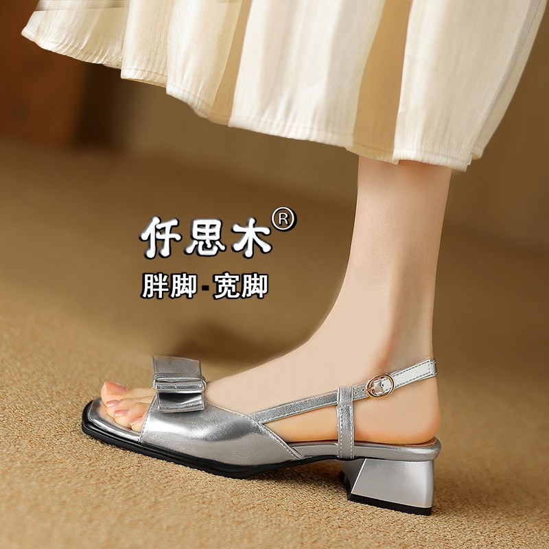 夏天凉鞋女款2024新款外穿大码女鞋41一43胖脚宽肥脚中跟40银色42