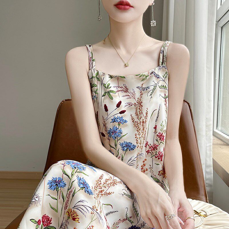 2025夏季新款一字领吊带连衣裙女士过膝长裙宽松显瘦收腰背心裙子