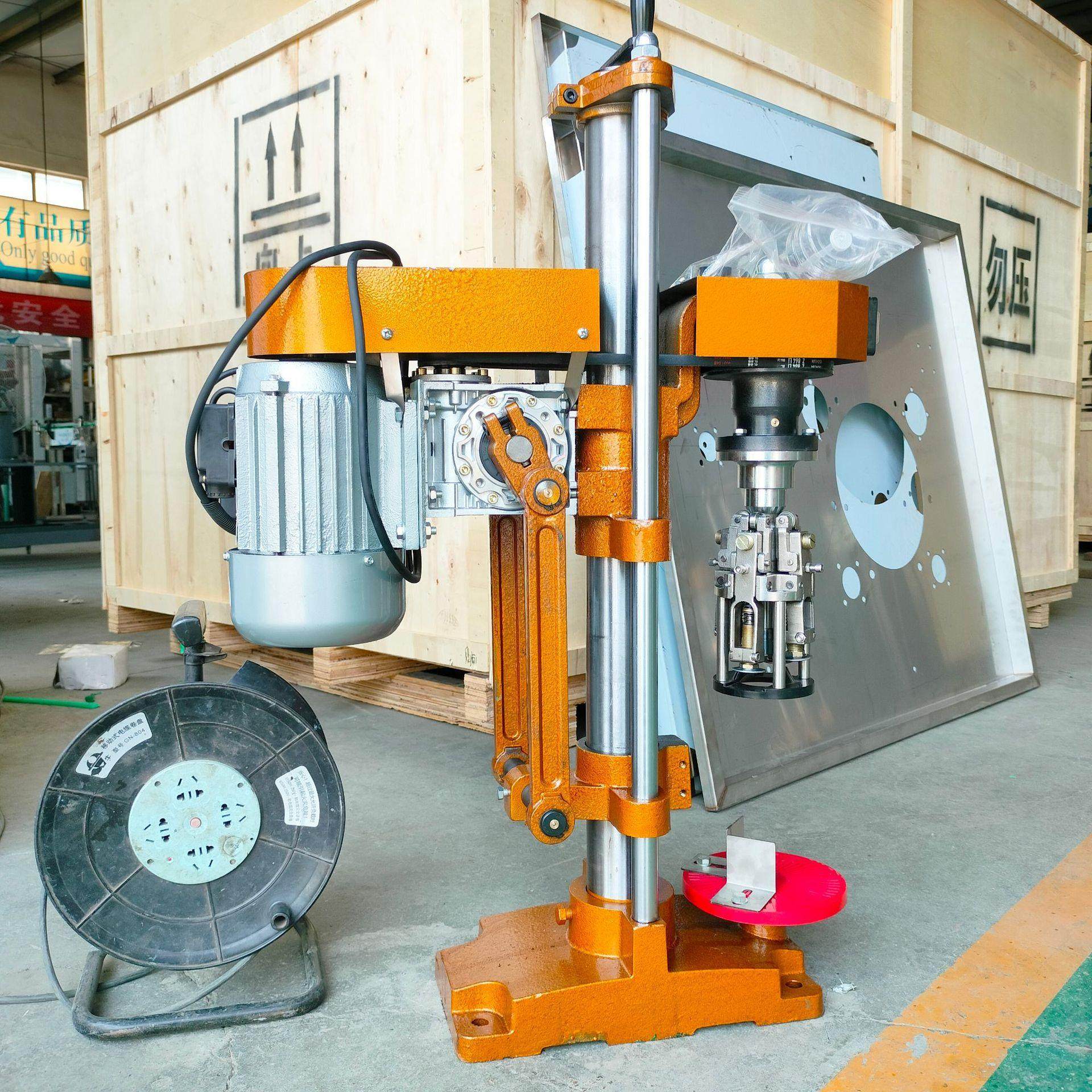 半自动铝盖旋盖机 玻璃瓶铝盖封口机 小型瓶盖封口机 手动锁盖