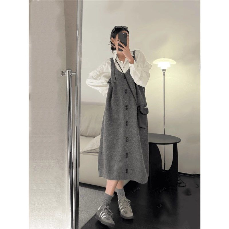 灰色针织背带裙连衣裙女2024秋冬装新款宽松中长款毛衣吊带裙外穿