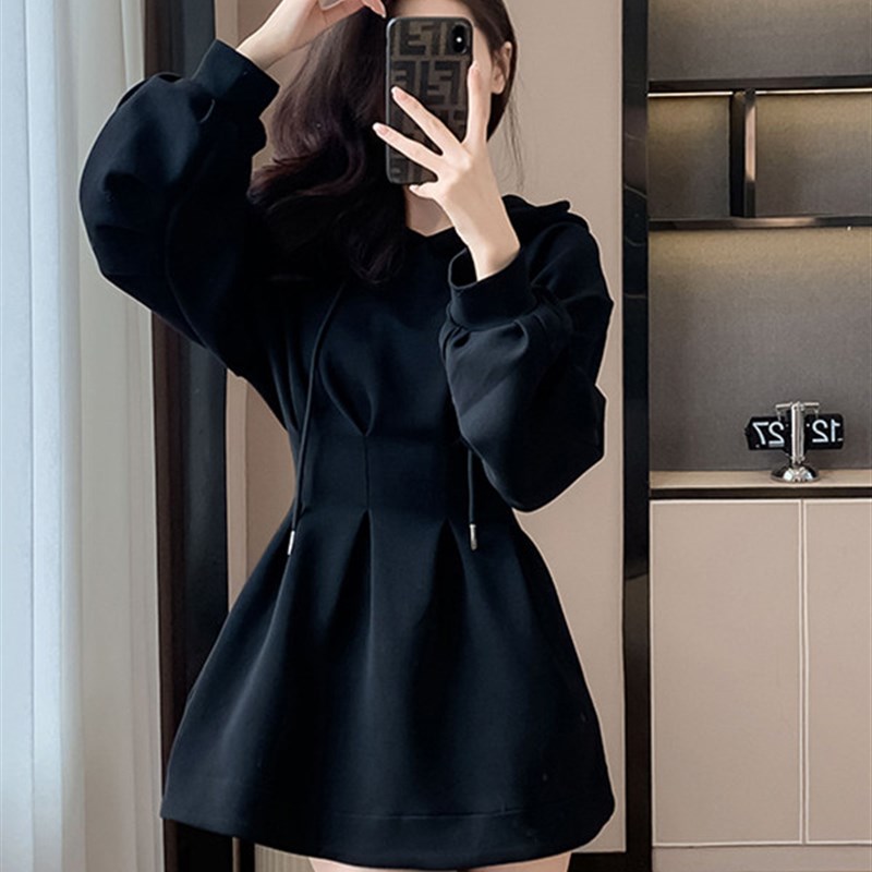 黑色收腰显瘦高级感卫衣裙子2025新款女小个子秋冬长袖运动连衣裙