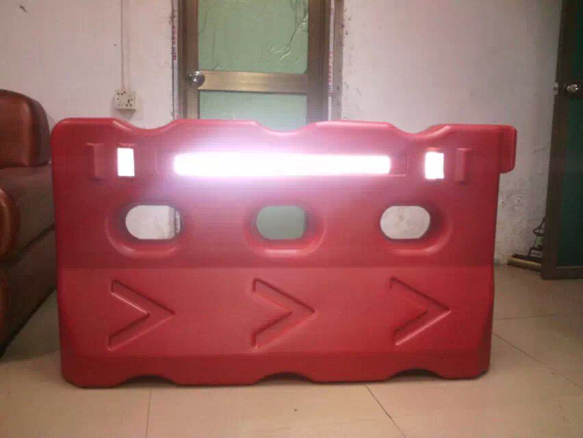 不易褪色进口新料三孔水马防撞桶 水马隔离墩 护栏围栏隔离栏塑料