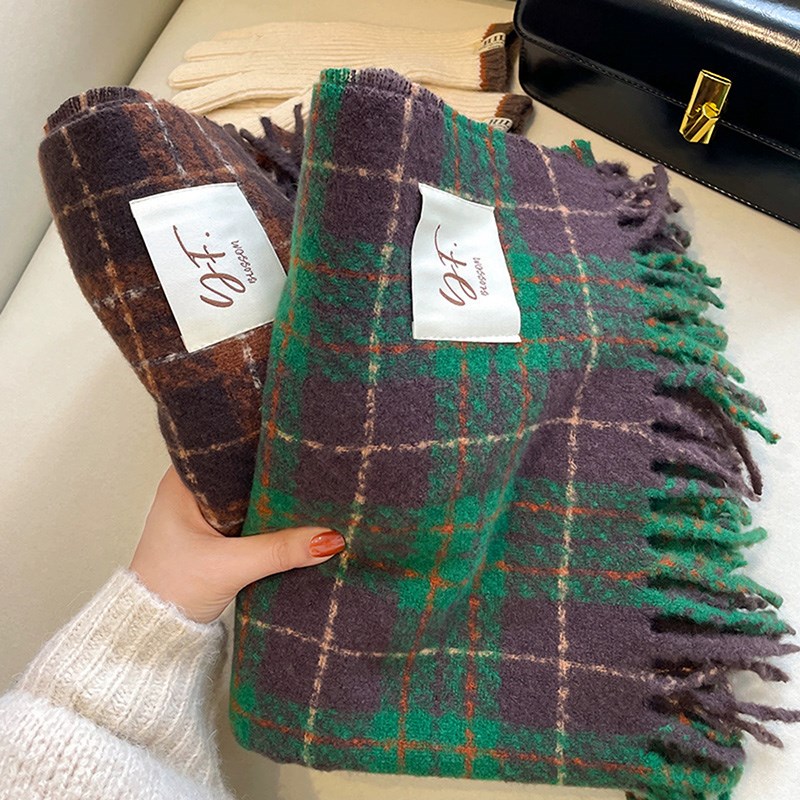 日韩复古墨绿格子围巾男女款冬季新款保暖流苏披肩高级感情侣围脖