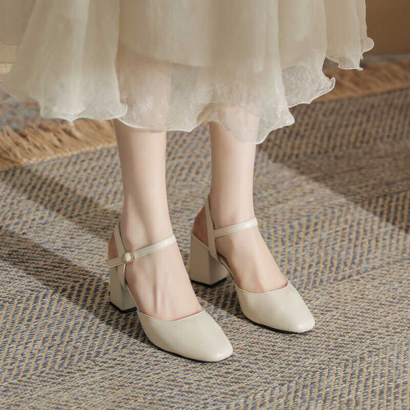 小码凉鞋女313233百搭一字带粗跟不累脚大码高跟鞋41一43加肥加宽