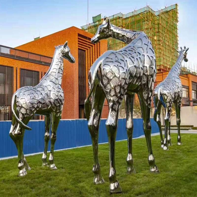 不锈钢雕塑鹿户外景区公园异形创意动物摆件园林装饰品玻璃钢厂家