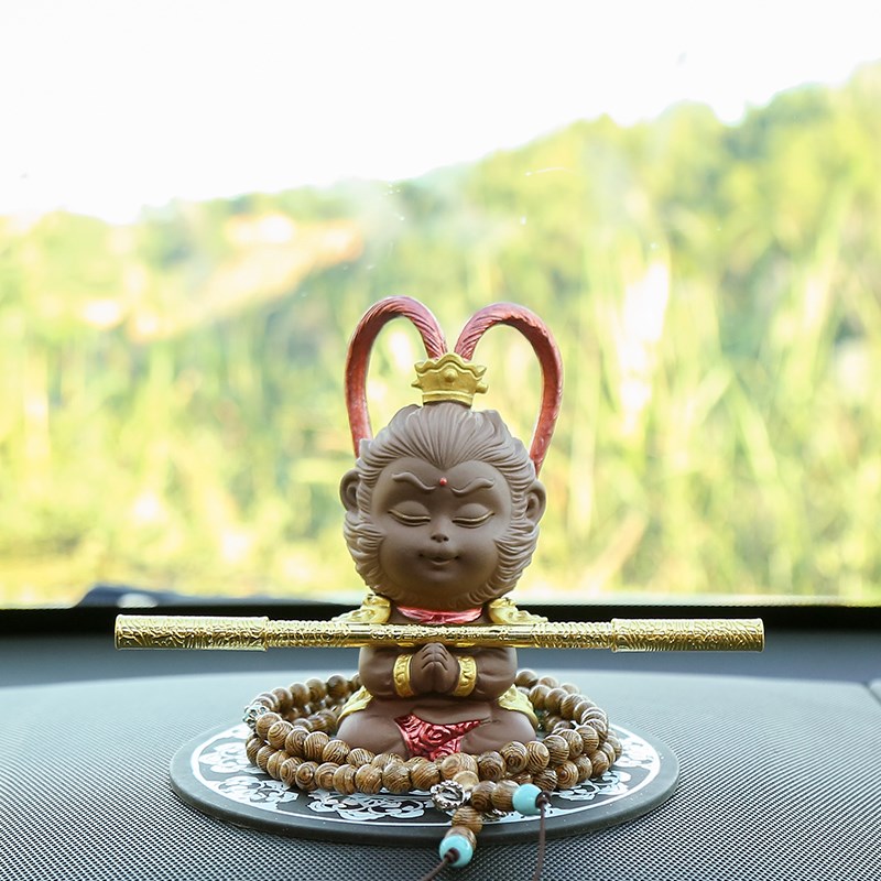 汽车摆件可爱公仔猴子创意紫砂车内中控台保平安齐天大圣装饰车载