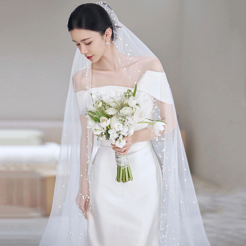 缎面鱼尾轻婚纱新娘法式一字肩简约高级感出门纱森系小拖尾礼服裙