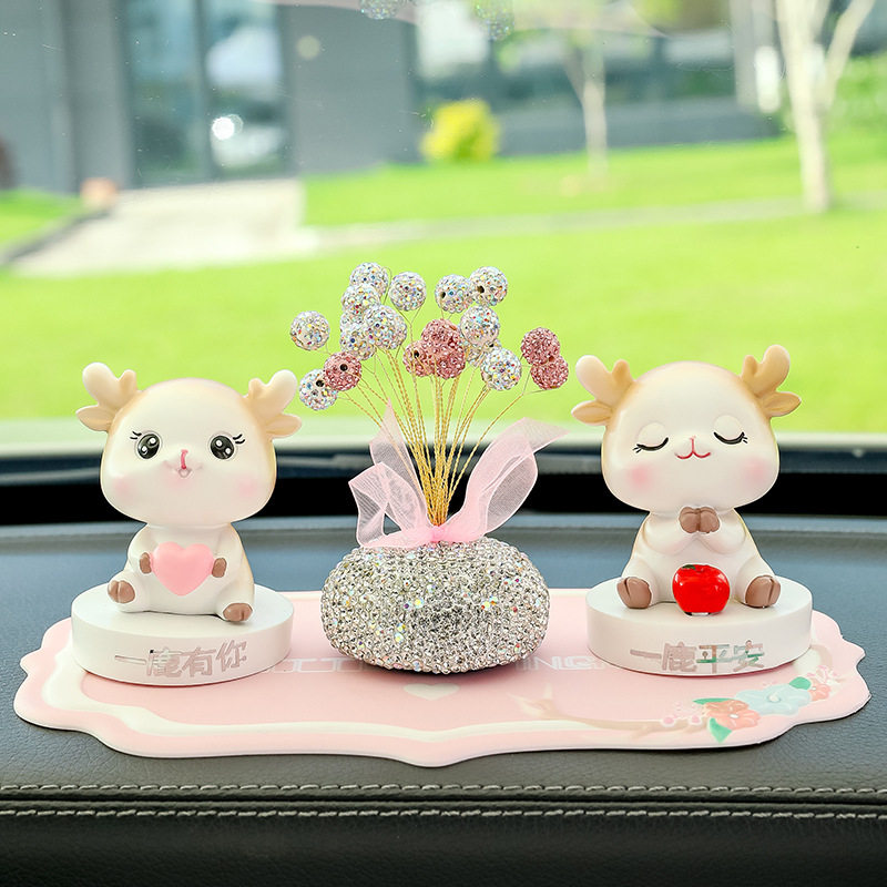 汽车摆件2023l新款网红女神款高档车载车内中控台装饰品一路鹿