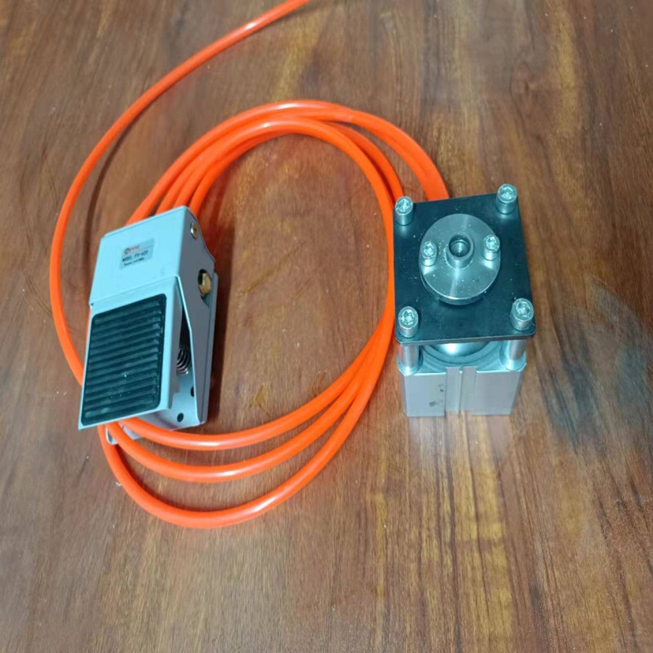 木工机械合一孔位贴片机封装边带冲三孔机板式家具家孔封XDX边带