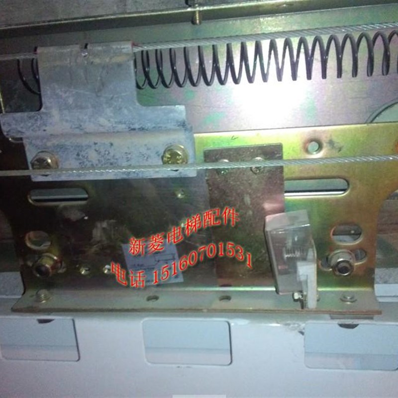 原厂正品 广日电梯门挂板 层门门滑轮组件 配DK-RN4门锁 半圆槽