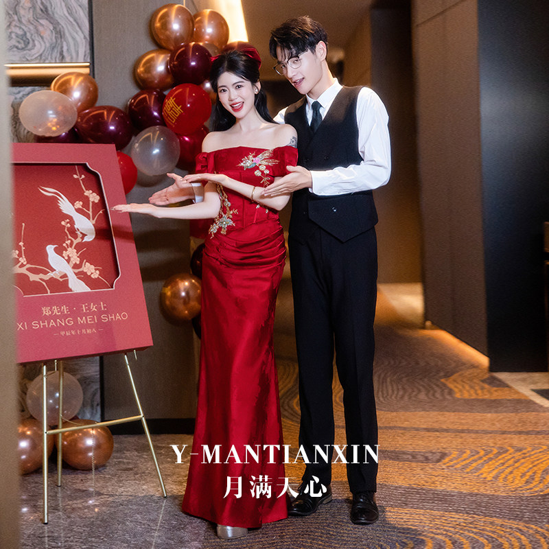 一字肩敬酒服2024新款新娘酒红色订婚连衣裙高级感鱼尾晚礼服显瘦