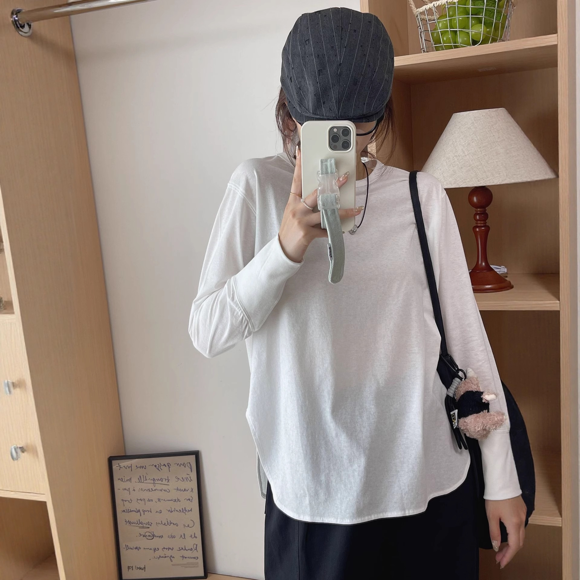 秋季女款上衣白色干净圆领小众温柔长袖打底衫慵懒感韩系内搭t恤