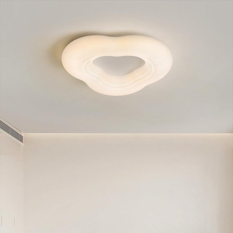 儿童房间云朵吸灯2年02创义5新款智能卧室灯奶油风简约顶代现灯具