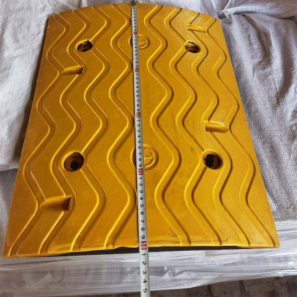 缓胶减速SOI带国标浪道波400宽橡减速路限速冲带加厚耐磨道路