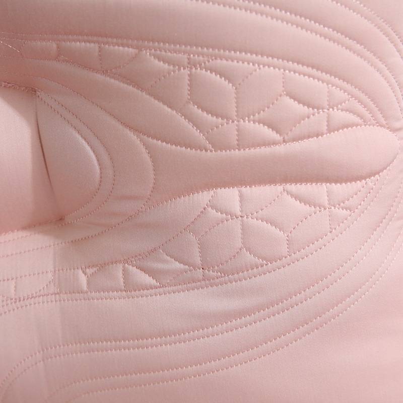 外贸新款蚕丝乳胶枕头柔软丝滑单人枕芯不易塌陷不易变形家用枕头