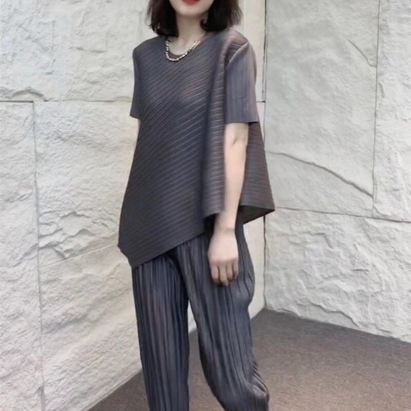 纯色弹力褶皱上衣T恤女短袖圆领宽松不规则加萝卜裤两件时尚套装