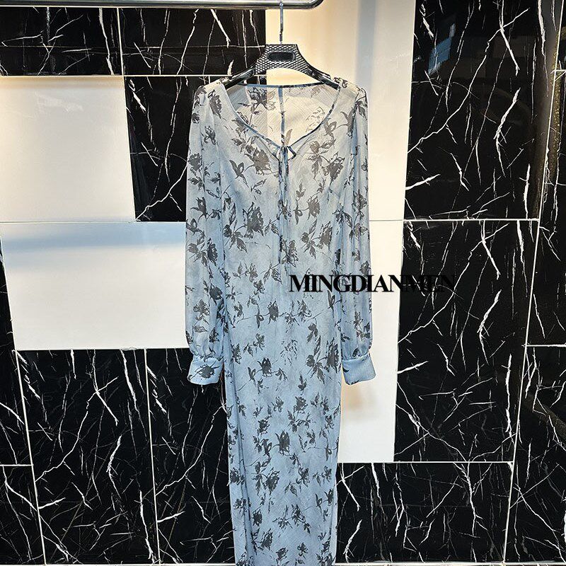 高级感灰蓝色印花长袖连衣裙+吊带背心春夏轻奢气质显瘦碎花长裙