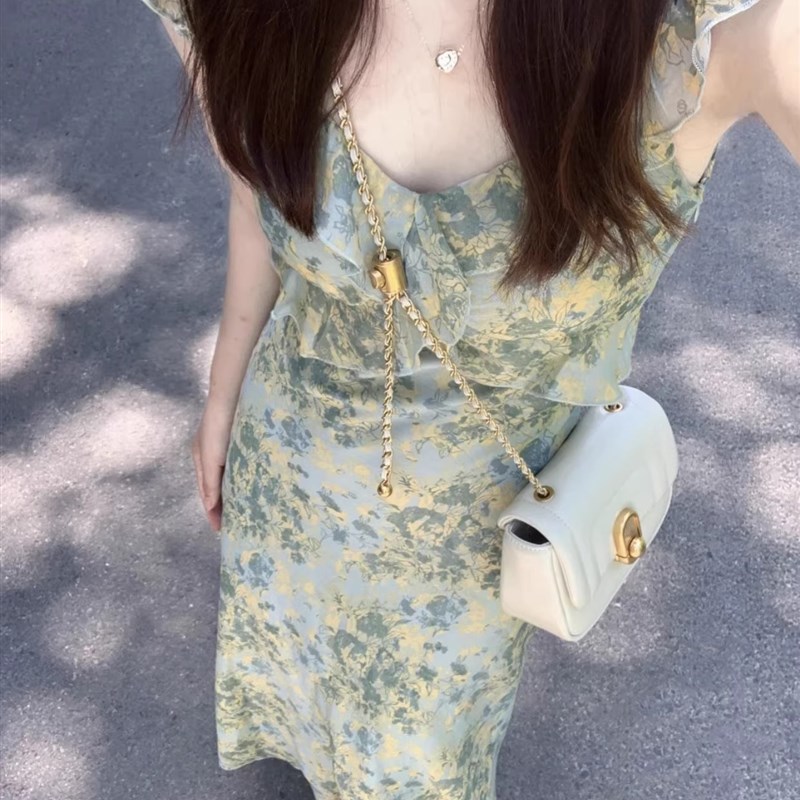 海边度假法式小飞袖碎花连衣裙子女夏季2024新款高级斜裁气质长裙