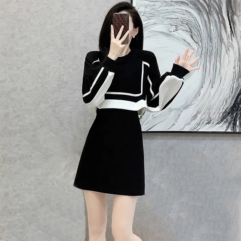 欧货黑色连衣裙女秋冬2024新款气质女神范收腰显瘦假两件卫衣裙子