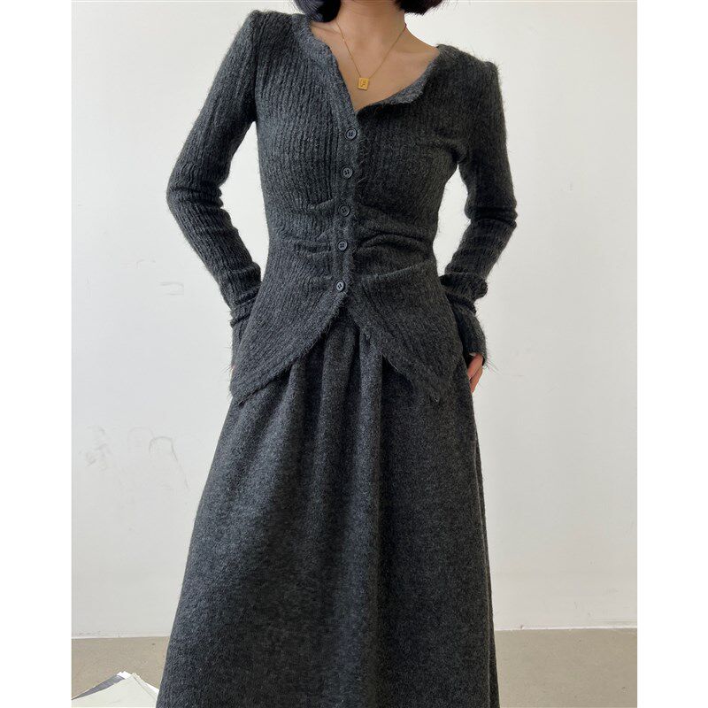拖延症 / 灰色针织套装女2024早秋慵懒风简约毛衣半身裙两件套