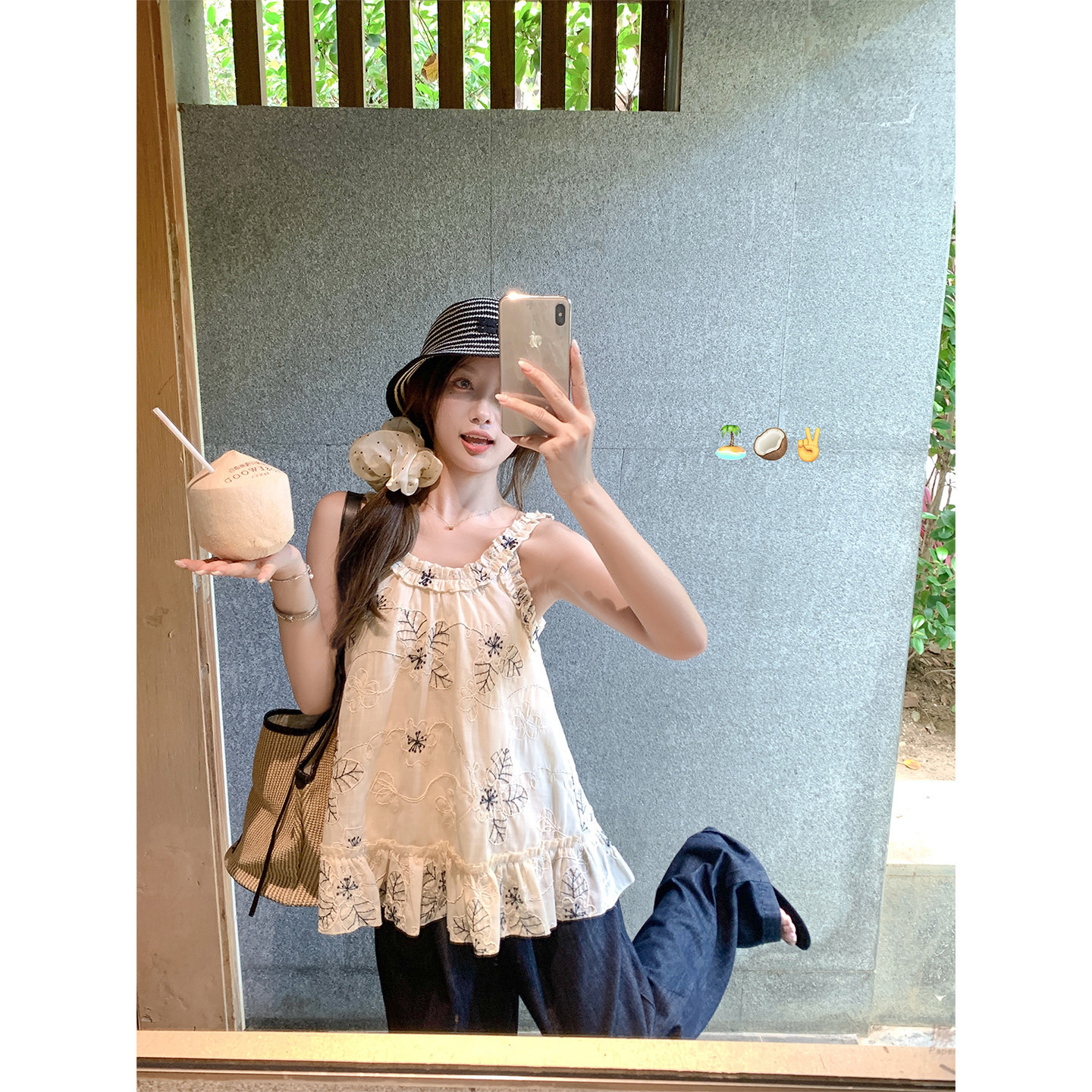曾小咸 韩系碎花木耳边挂脖吊带女夏季新款宽松休闲无袖外穿上衣