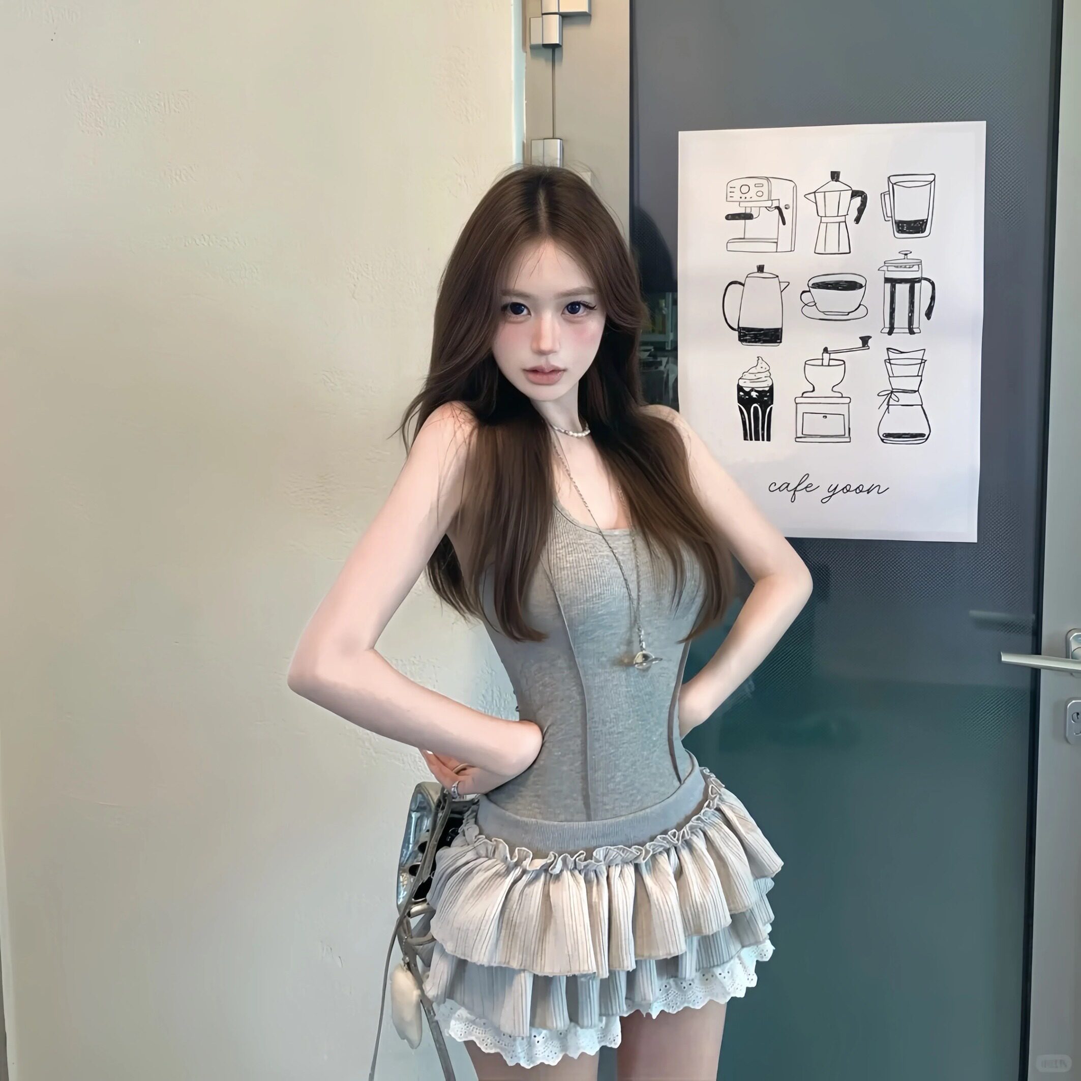 性感辣妹露背无袖挂脖连衣裙女夏季收腰修身蛋糕裙子气质显瘦短裙