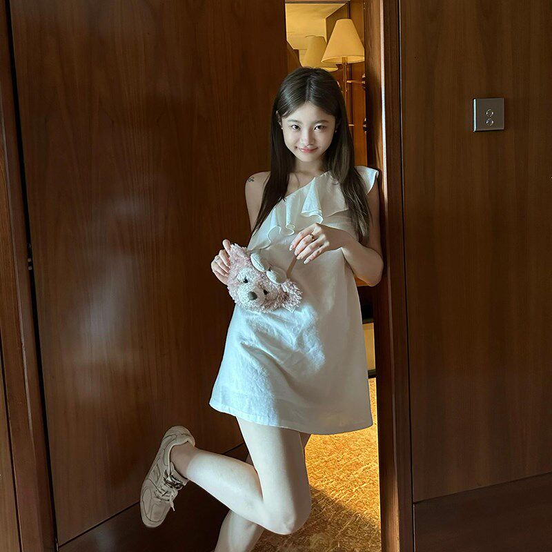 韩系斜肩棉麻无袖连衣裙夏季新款小个子度假风绝美荷叶边吊带短裙