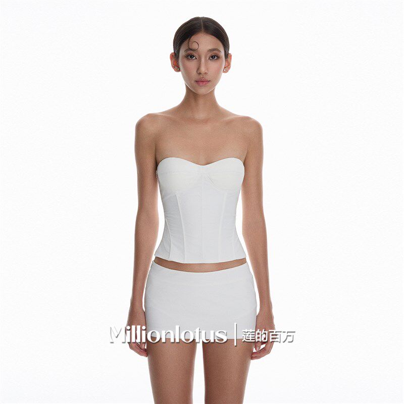 莲的百万  纯欲极简 白色抹胸短上衣+白色短裙套装