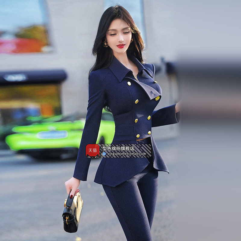 春季设计感气质减龄套装2024新款双排扣修身裙摆外套喇叭裤两件套