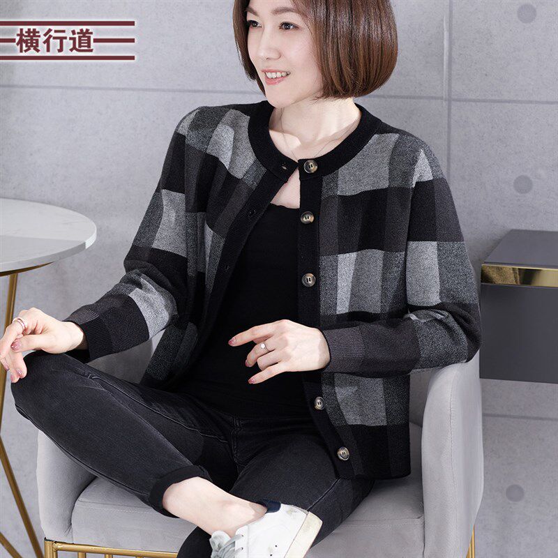 2025新款春季女装针织衫短款外套胖mm圆领格子长袖开衫上衣外搭