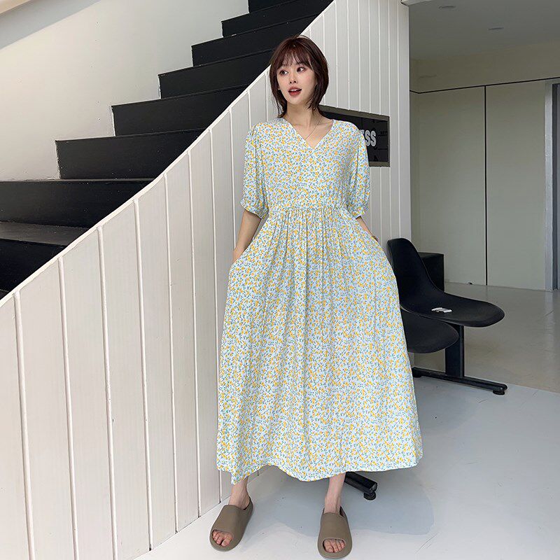 大码显瘦遮肉连衣裙女夏2023新款海边度假超火碎花口袋收腰长裙子