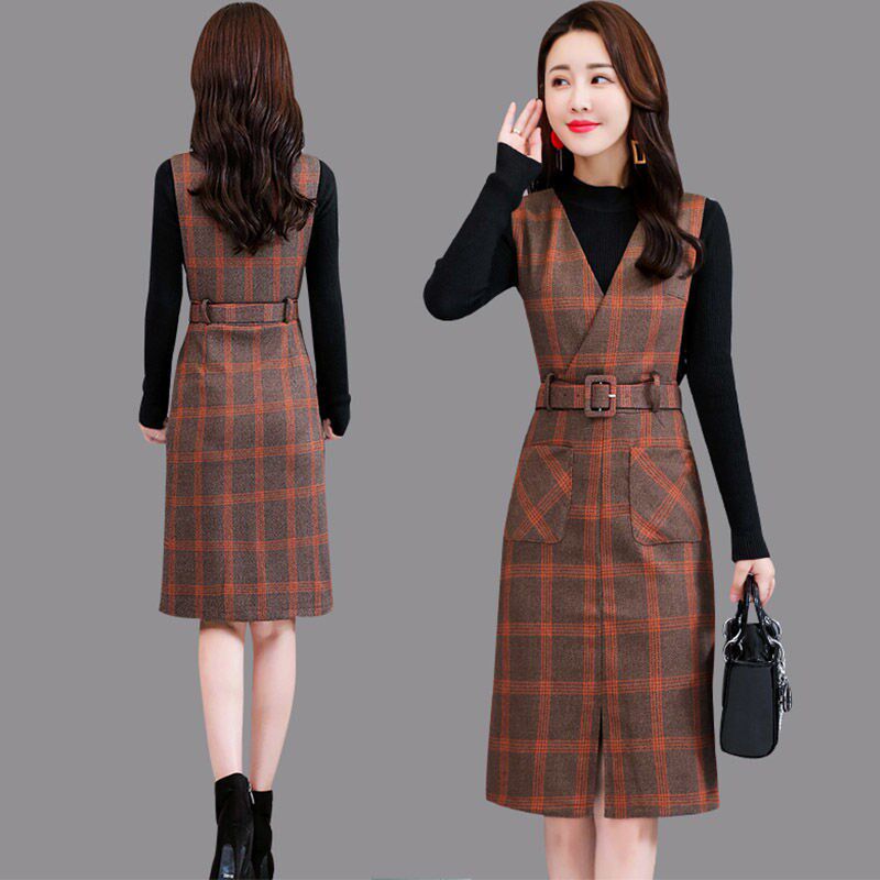 连衣裙女中长款2021春秋季新款修身显瘦格子背带打底针织两件套装