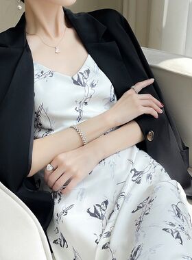 醋酸缎面法式高级感真丝绸缎吊带连衣裙女打底夏V领印花a字长裙