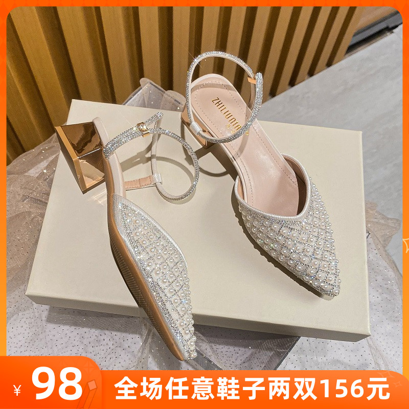 一字带凉鞋女夏时尚2023年新款水钻包头中空鞋粗跟大码女鞋41一43