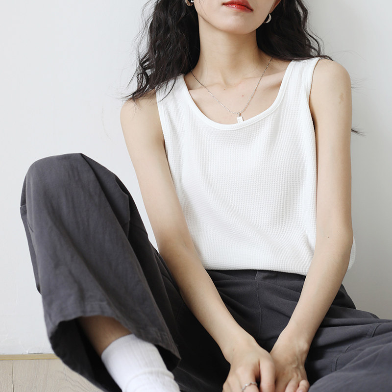 白色宽边小吊带背心女内搭打底衫2024新款宽松纯色无袖上衣夏外穿