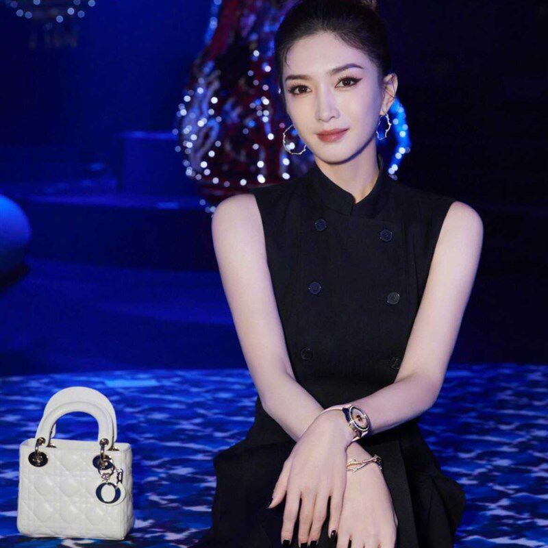 2024春夏法式重工高级感双排扣纯色无袖马甲修身丝毛西装连衣裙女