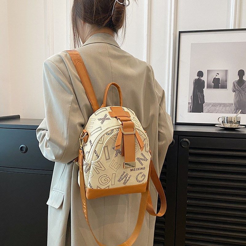 英伦时尚字母双肩包女2025新款小型休闲皮质背包女生逛街旅行包包