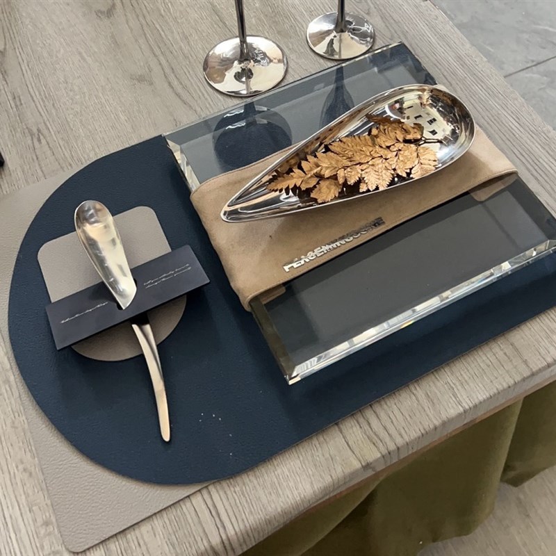 轻奢餐具组合样板间餐厅摆件蓝色系水晶餐盘创P意勺子皮革半圆餐