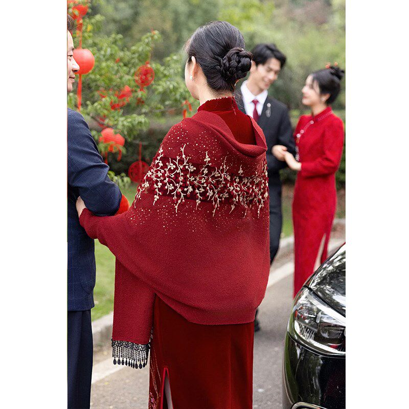 红色旗袍披肩斗篷2024新款喜婆婆婚宴装妈妈外搭外套时尚洋气高档