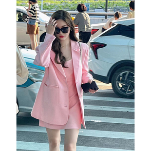粉色宽松西装吊带连衣裙秋款高级感粉色外套女神裙子小清新两件套