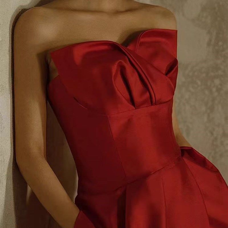 新中式红色抹胸晨袍缎面开叉简约气质显瘦新娘结婚订婚宴晚礼服裙