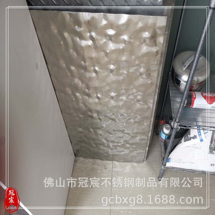 泰州KTV大门用黄钛金镜面压花板 201不锈钢冲压祥云图门板