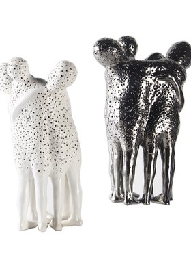 北欧简约抽象陶瓷多人相拥人物摆件样板M房间酒店客厅玄关装饰