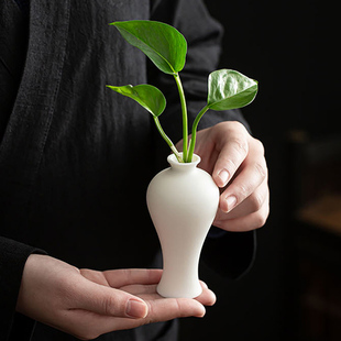 德化白瓷居家装饰摆件陶瓷小花瓶创意简约花插客厅电视柜北欧饰品