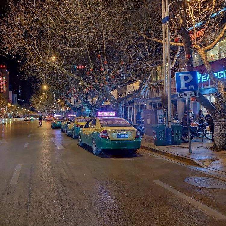 出租车车顶防LED全显示水屏高清E集彩群发布LYC-P5-RGD车顶屏