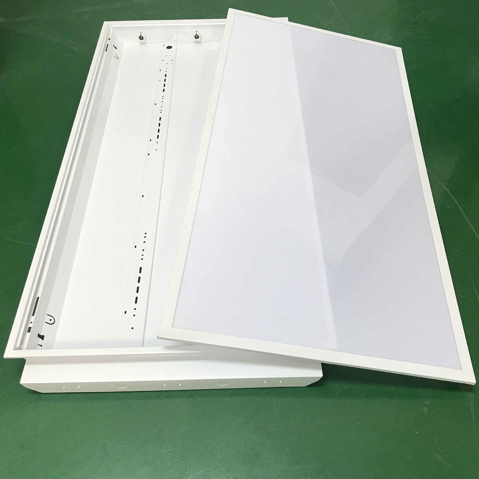 LED非标格栅灯盘吊装嵌入应急