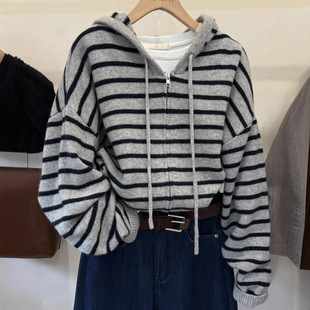 软糯慵懒风灰色条纹针织开衫 休闲宽松百搭连帽毛衣 女2025秋冬新款