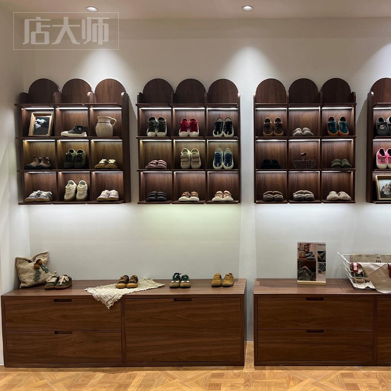 童装店童鞋展示柜带灯挂墙置物柜展示架上墙组合木质拍照复古展柜