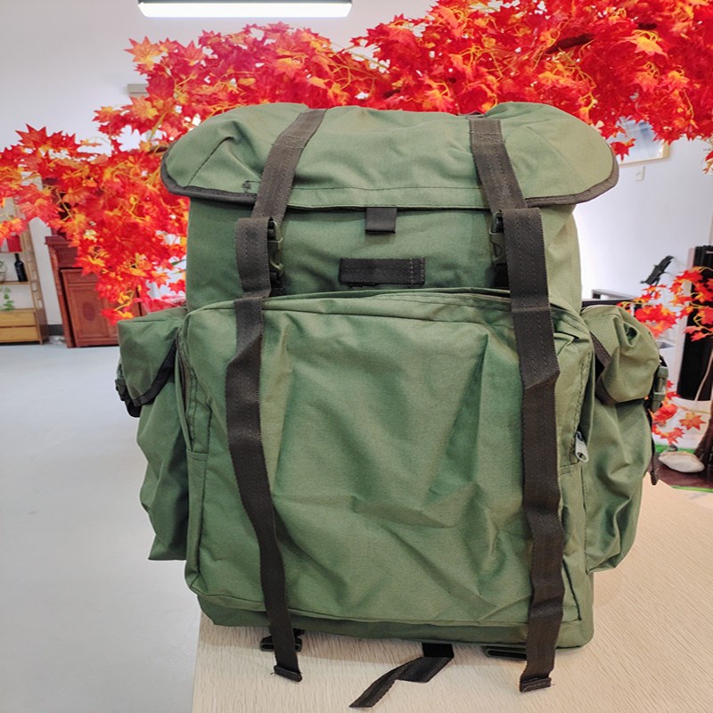 新式携行具消防背囊防水钢架冬夏训练背包军绿大容量战术双肩包