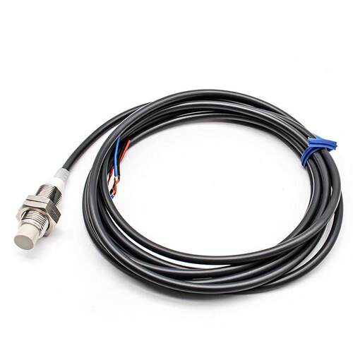 E2E-X251018ME1F1-M1-Z 2M电感式金属接近感应开关传感器三线24v
